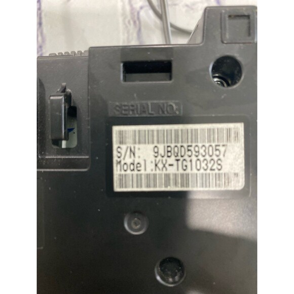 Panasonic KX-TG103S Two (2) Cordless Handset Phones with Bases, Power Cords, - Picture 8 of 11